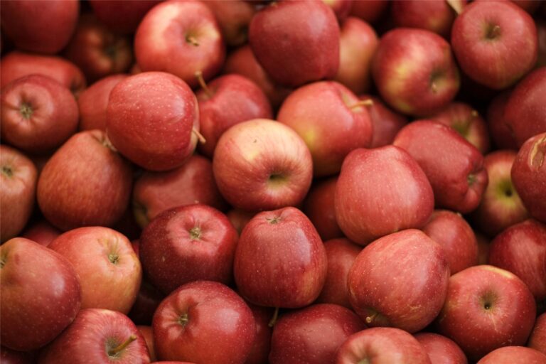 Red apples